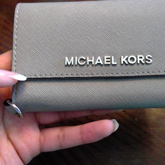 Michael Kors Handbags - Micheal Kors Grey Wallet Iphone 5 holder Leather